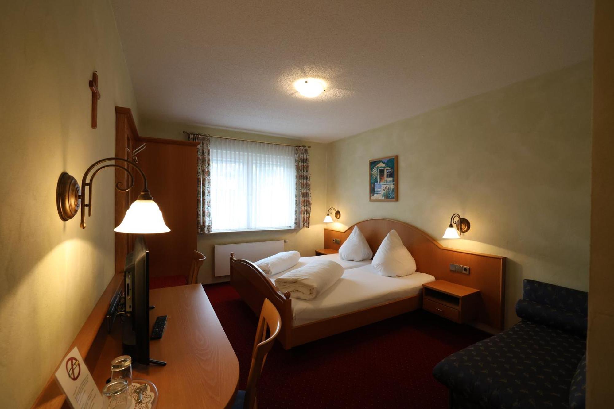 Hotel-Gasthof Hirschen Блумберг Екстериор снимка