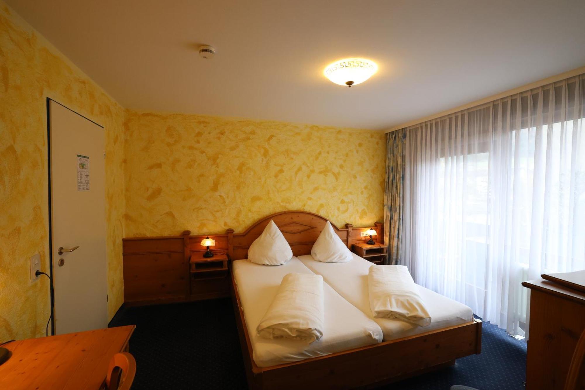 Hotel-Gasthof Hirschen Блумберг Екстериор снимка