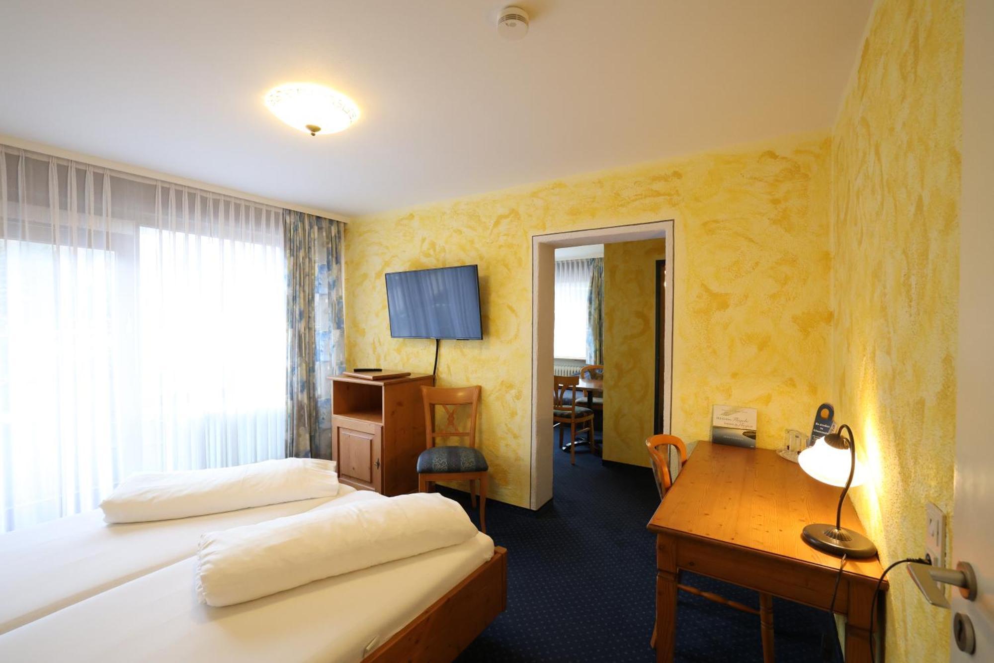 Hotel-Gasthof Hirschen Блумберг Екстериор снимка