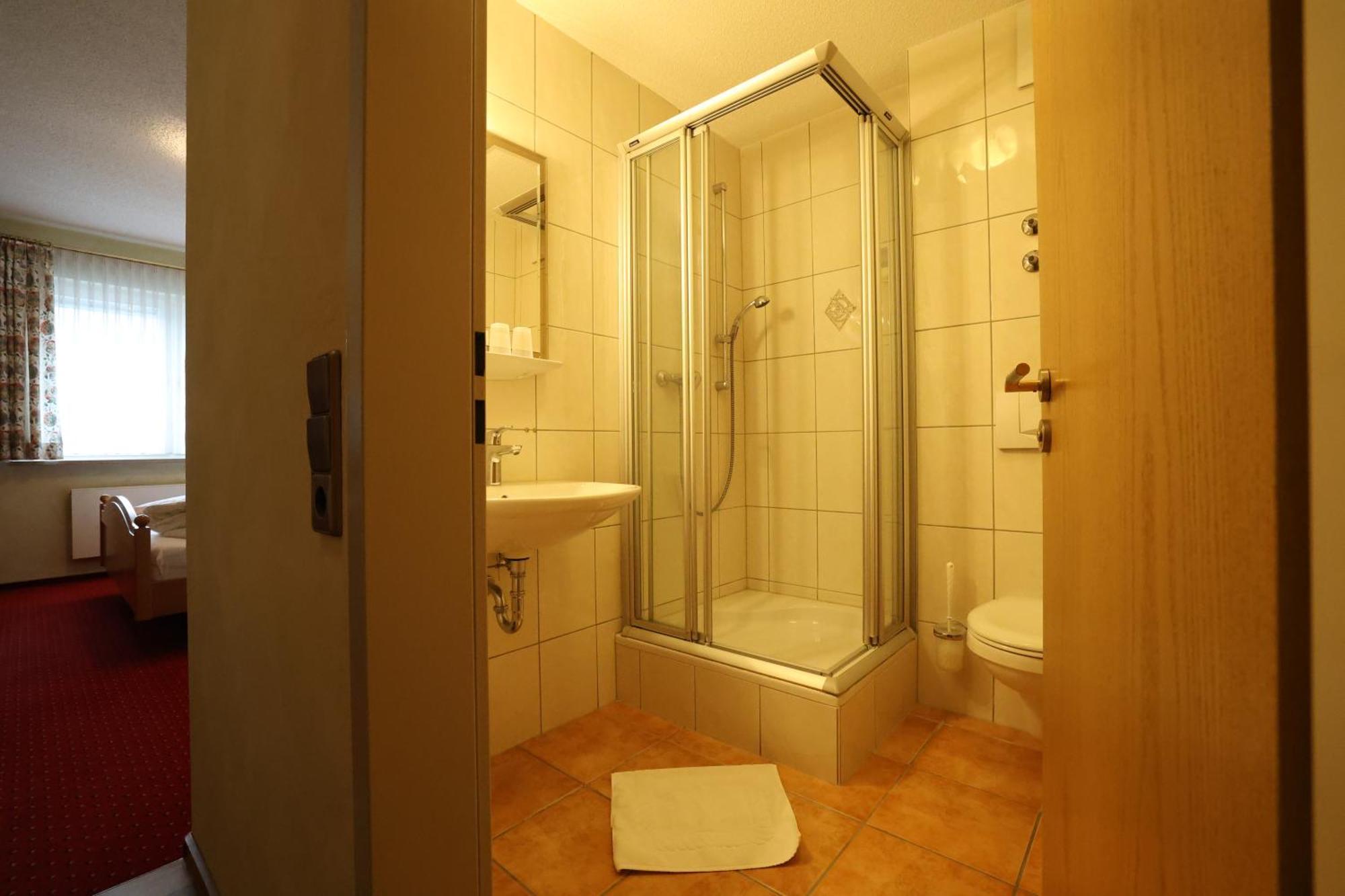 Hotel-Gasthof Hirschen Блумберг Екстериор снимка