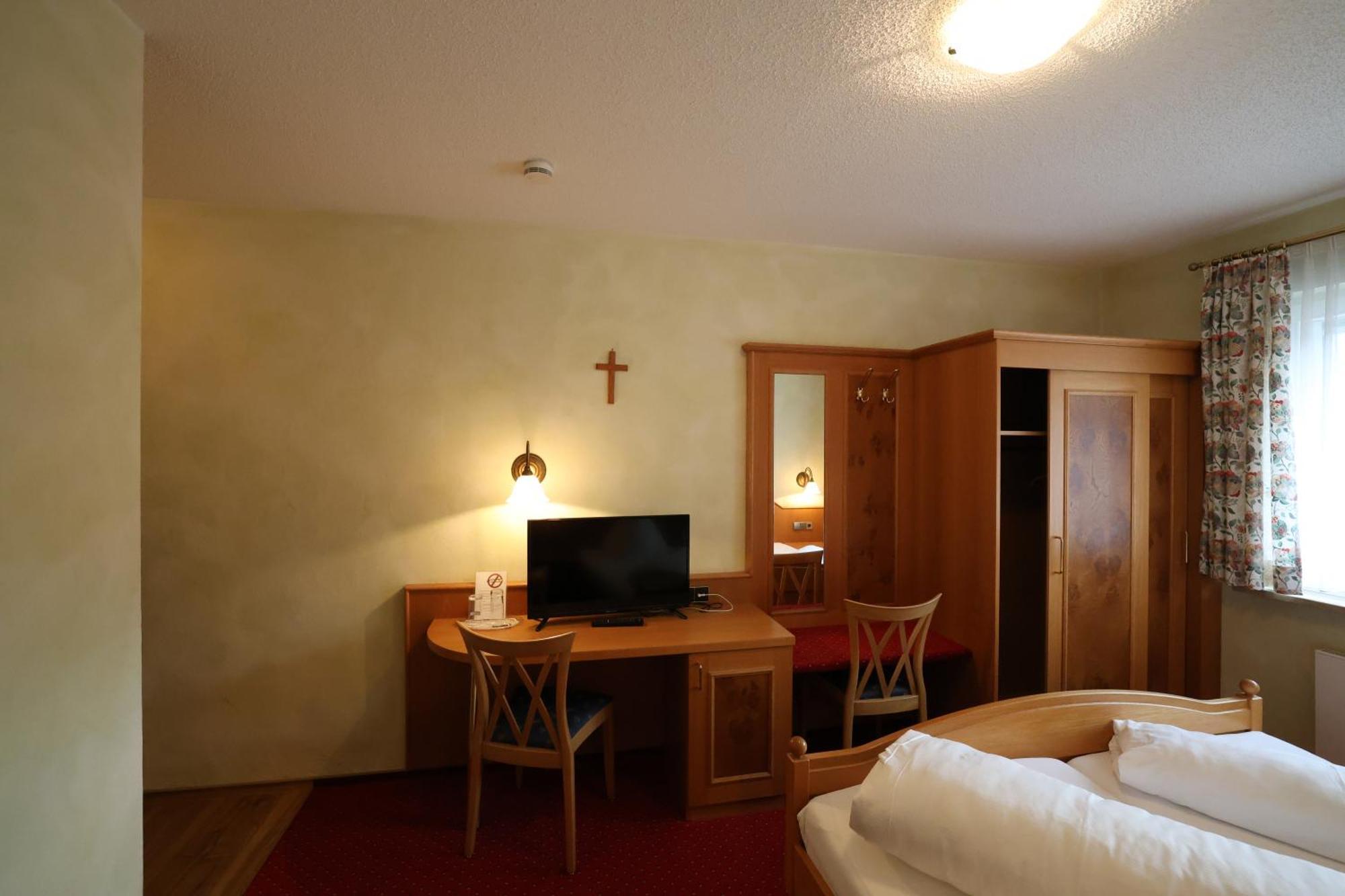 Hotel-Gasthof Hirschen Блумберг Екстериор снимка