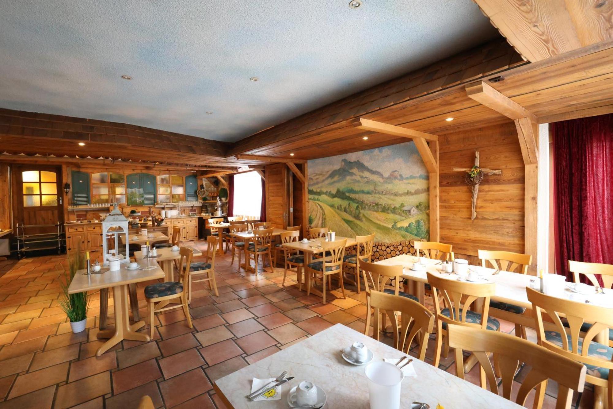 Hotel-Gasthof Hirschen Блумберг Екстериор снимка